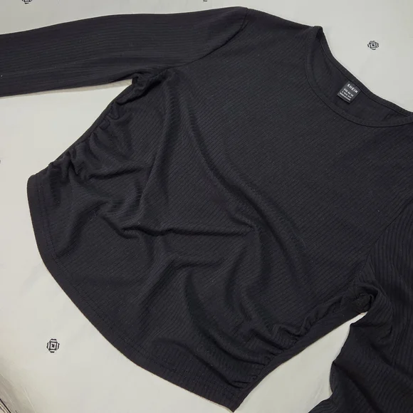 Black Ribbed Long Sleeve Ruched Side Crop Top - Size Large - Picture 6 of 8